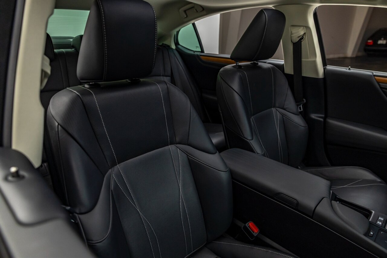 2020 Lexus ES 300h Luxury   - Photo 24 - Springfield, MO 65802