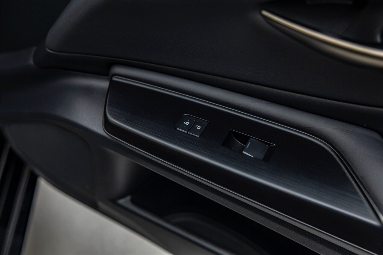 2020 Lexus ES 300h Luxury   - Photo 43 - Springfield, MO 65802