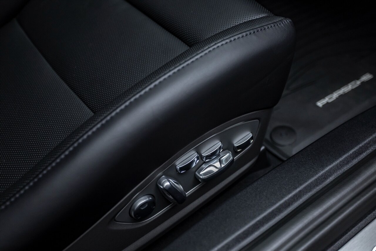 2016 Porsche 911 Carrera S   - Photo 42 - Springfield, MO 65802