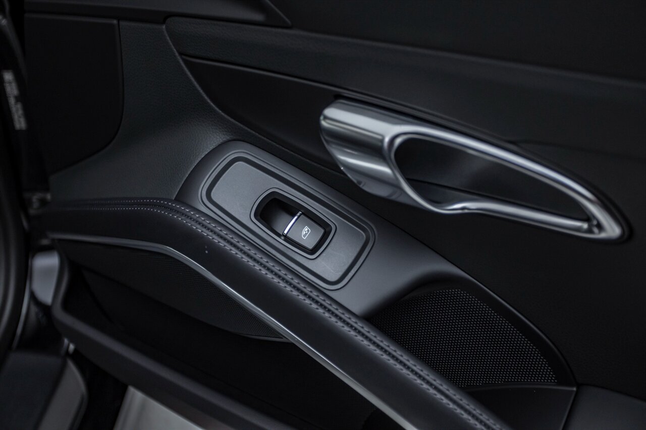 2016 Porsche 911 Carrera S   - Photo 40 - Springfield, MO 65802