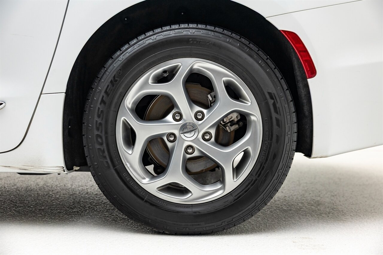 2022 Chrysler Pacifica Limited   - Photo 12 - Springfield, MO 65802