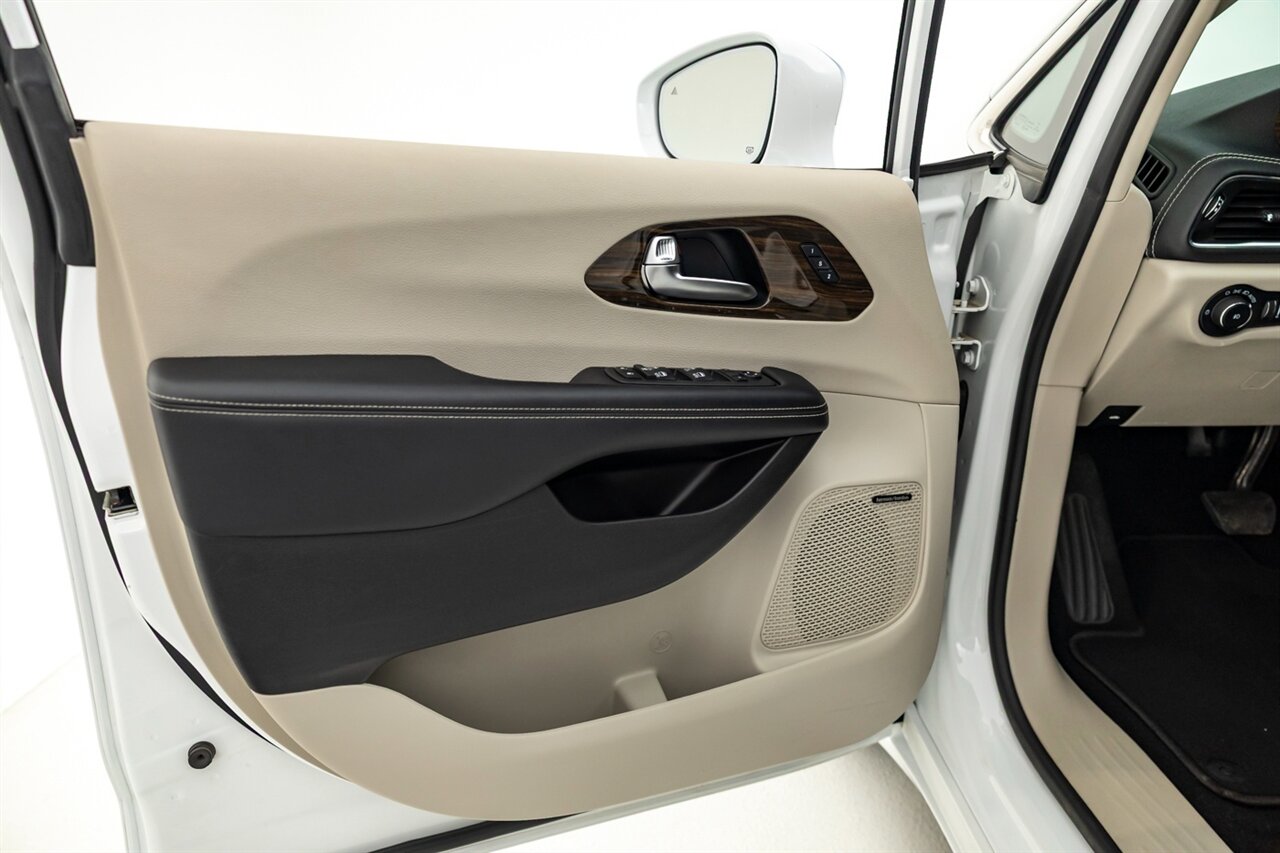 2022 Chrysler Pacifica Limited   - Photo 27 - Springfield, MO 65802