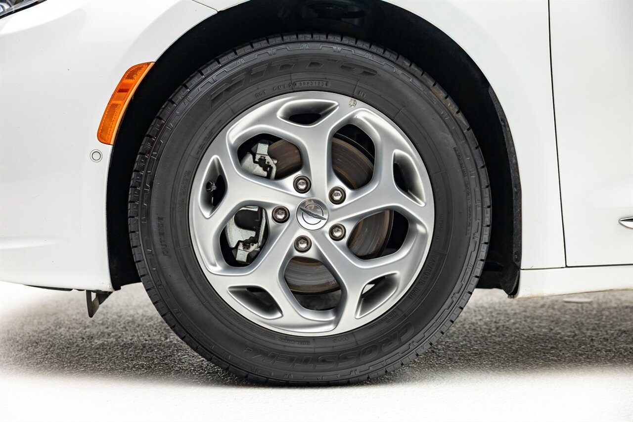 2022 Chrysler Pacifica Limited   - Photo 10 - Springfield, MO 65802