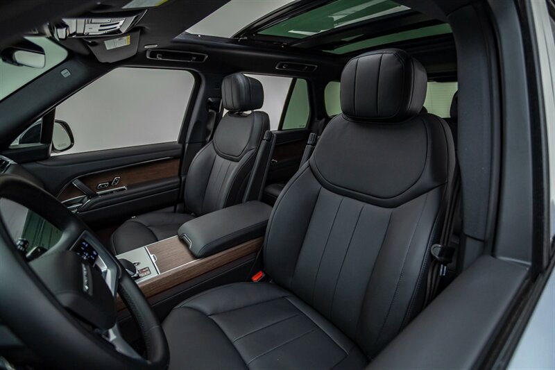 2025 Land Rover Range Rover P530 SE  