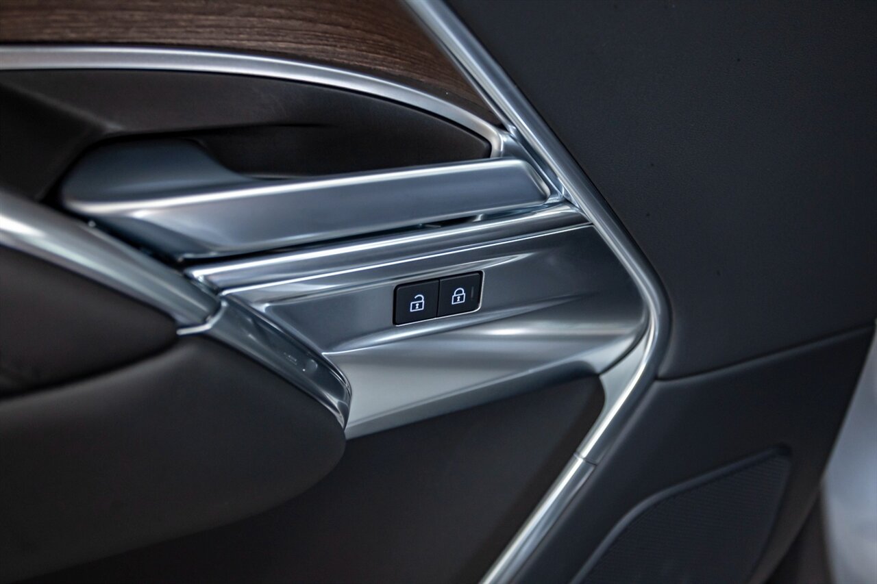 2025 Land Rover Range Rover P530 SE   - Photo 43 - Springfield, MO 65802