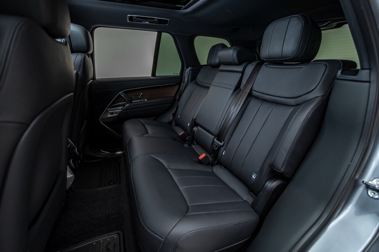 2025 Land Rover Range Rover P530 SE   - Photo 23 - Springfield, MO 65802