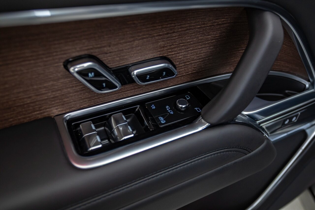 2025 Land Rover Range Rover P530 SE   - Photo 42 - Springfield, MO 65802