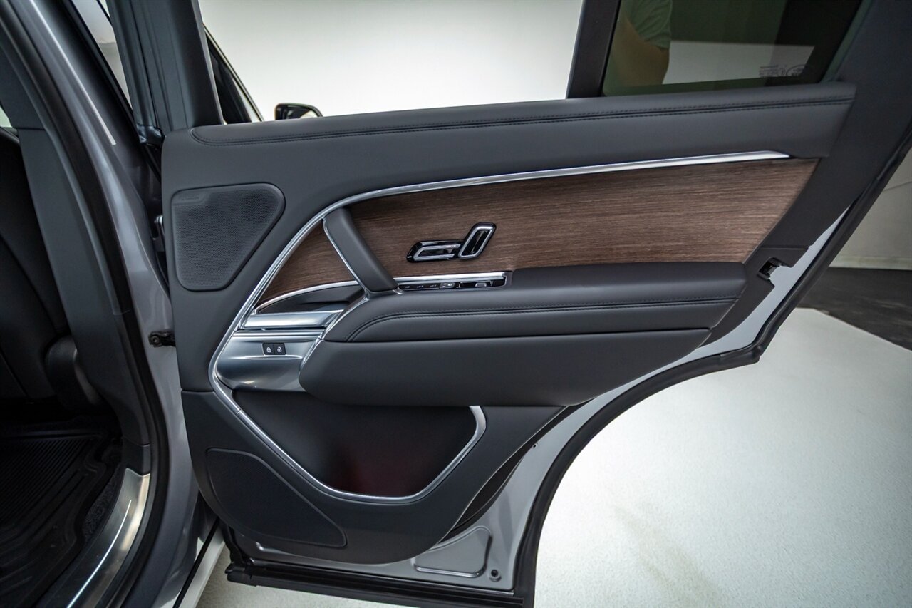 2025 Land Rover Range Rover P530 SE   - Photo 36 - Springfield, MO 65802