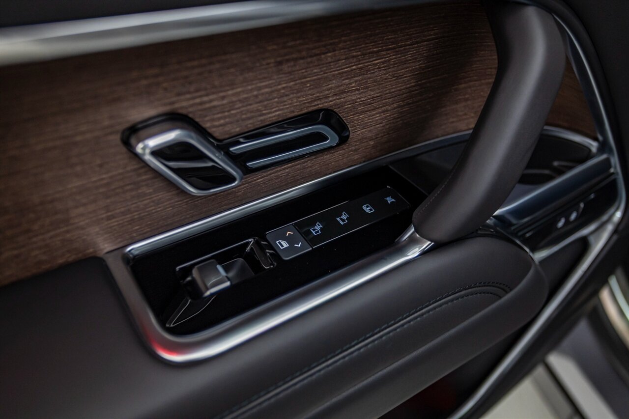 2025 Land Rover Range Rover P530 SE   - Photo 48 - Springfield, MO 65802