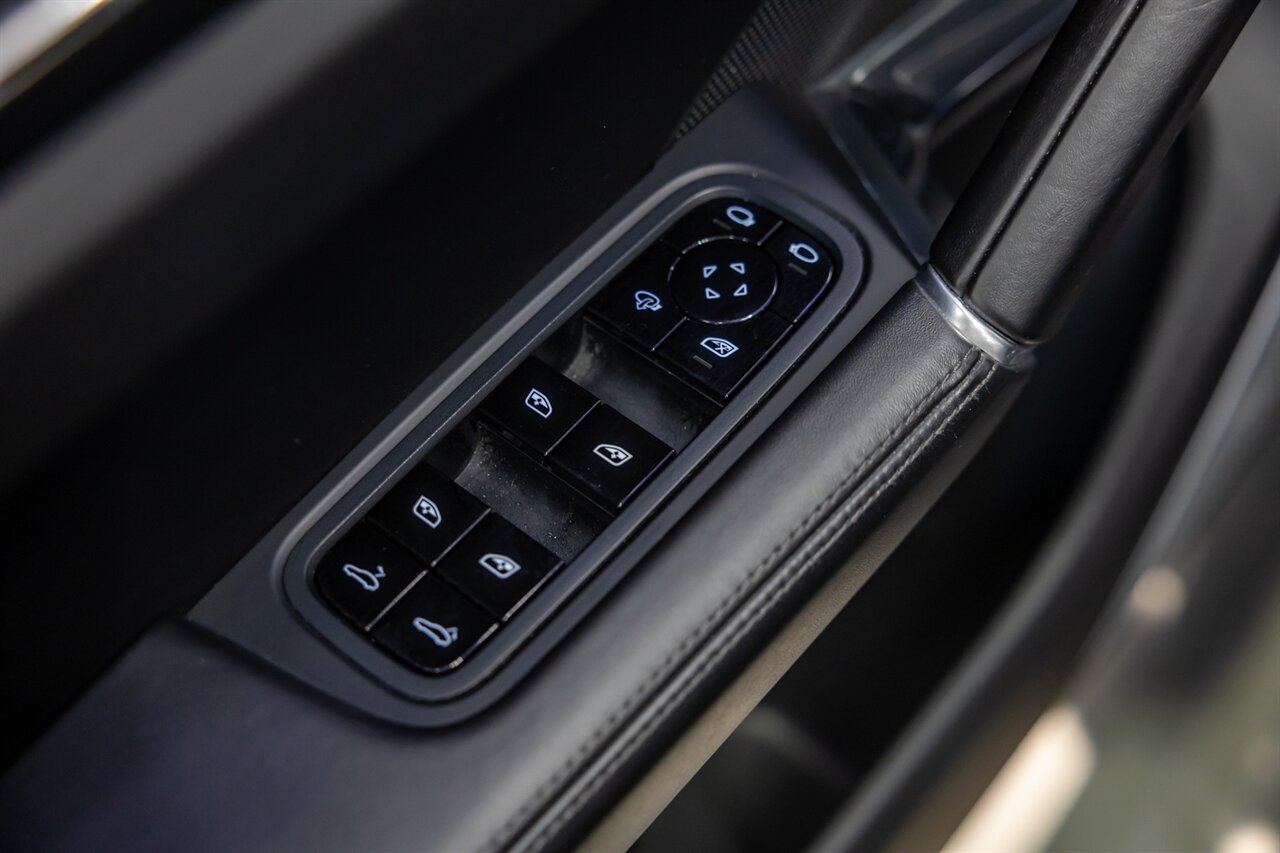 2019 Porsche Cayenne Turbo   - Photo 30 - Springfield, MO 65802
