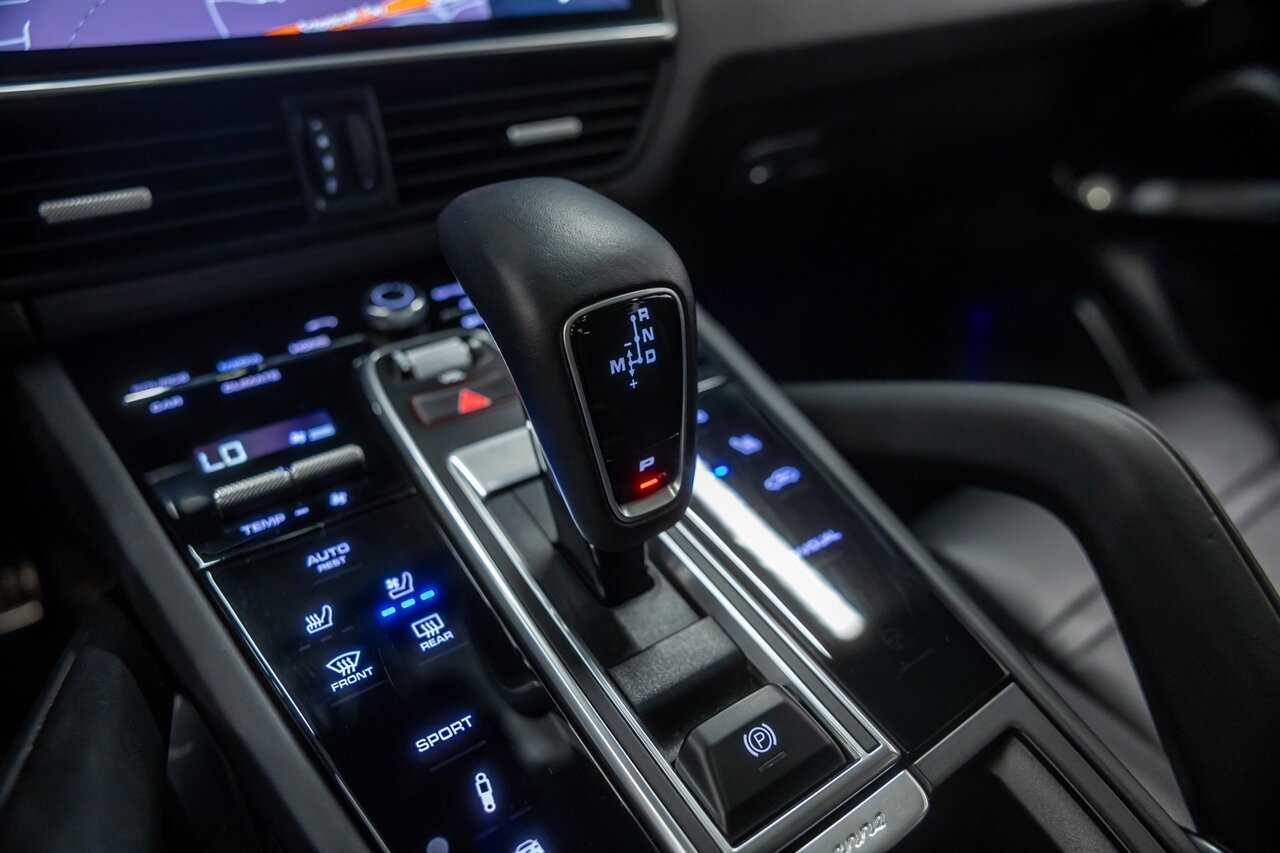 2019 Porsche Cayenne Turbo   - Photo 24 - Springfield, MO 65802