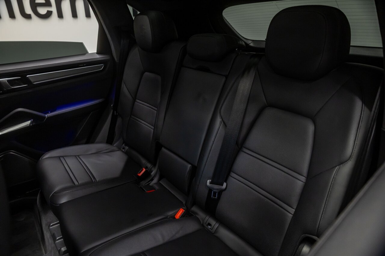2019 Porsche Cayenne Turbo   - Photo 43 - Springfield, MO 65802