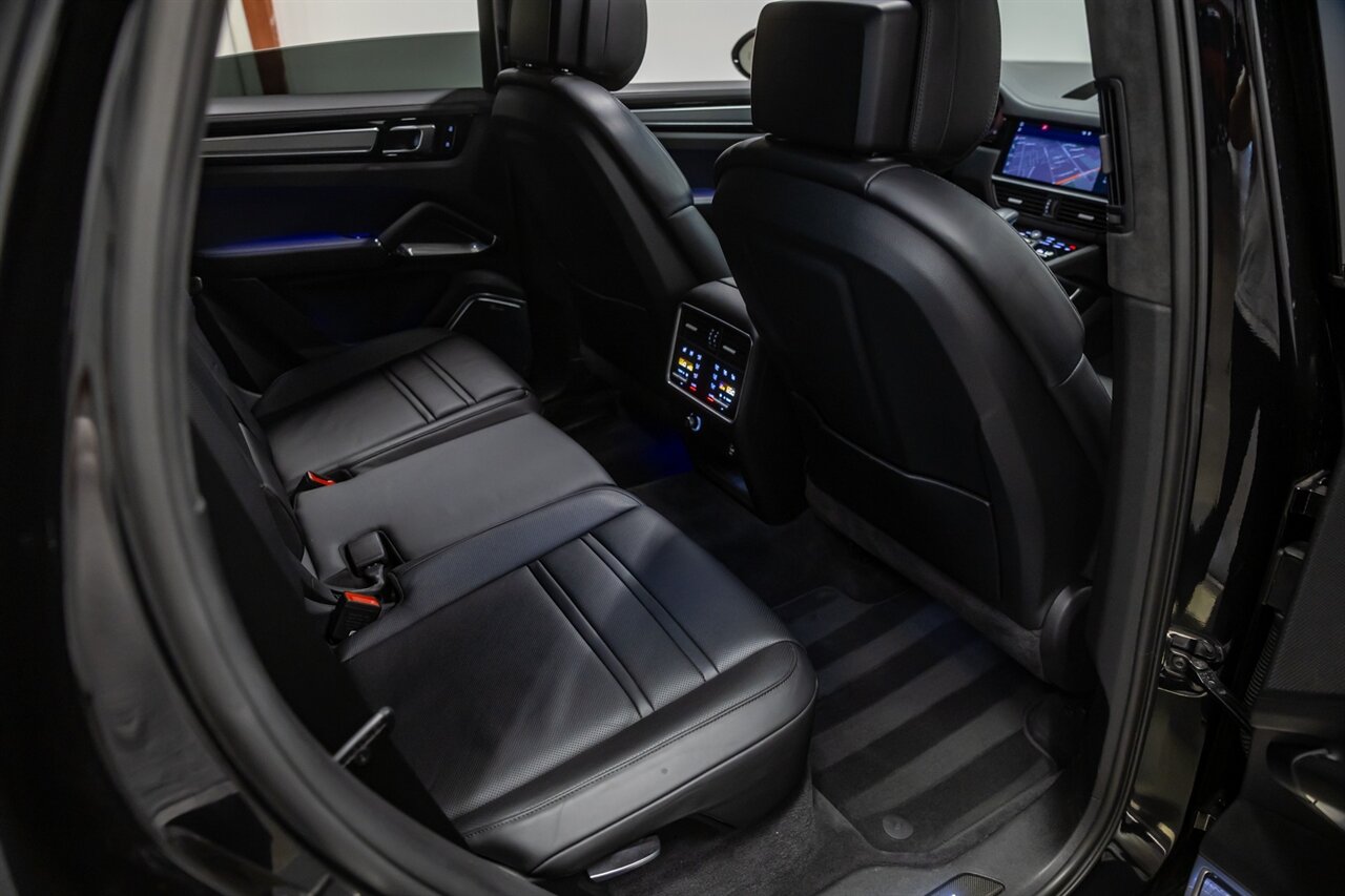 2019 Porsche Cayenne Turbo   - Photo 57 - Springfield, MO 65802