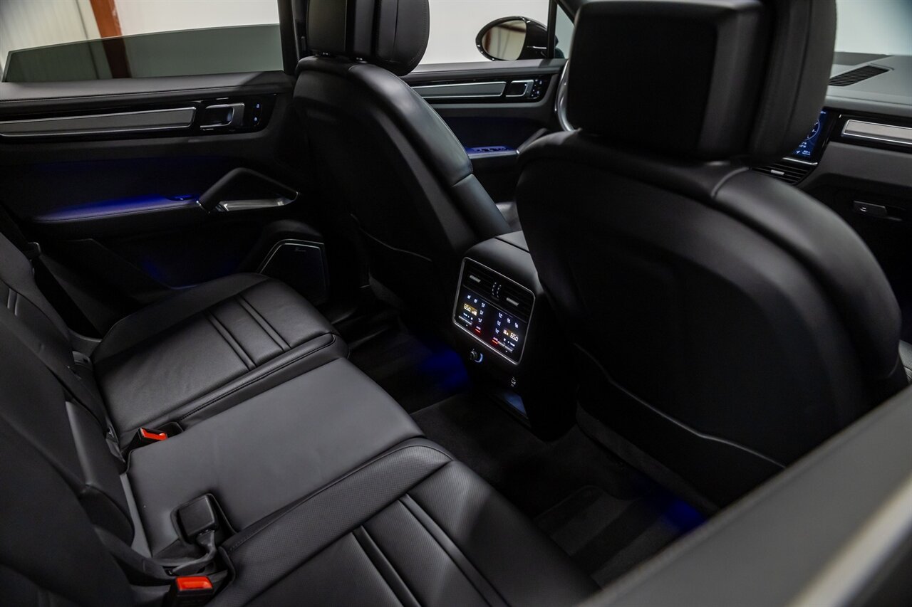 2019 Porsche Cayenne Turbo   - Photo 56 - Springfield, MO 65802