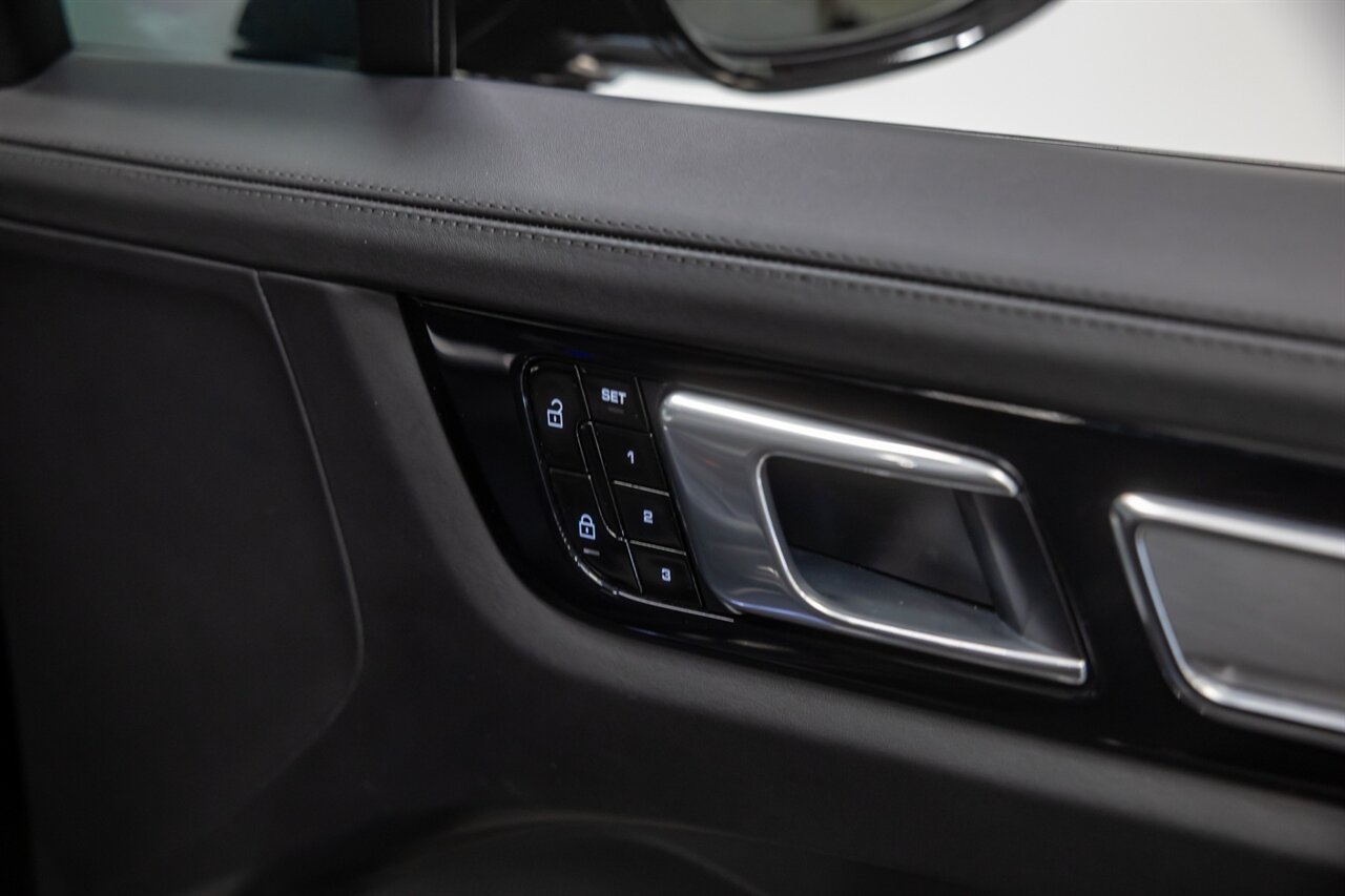 2019 Porsche Cayenne Turbo   - Photo 52 - Springfield, MO 65802