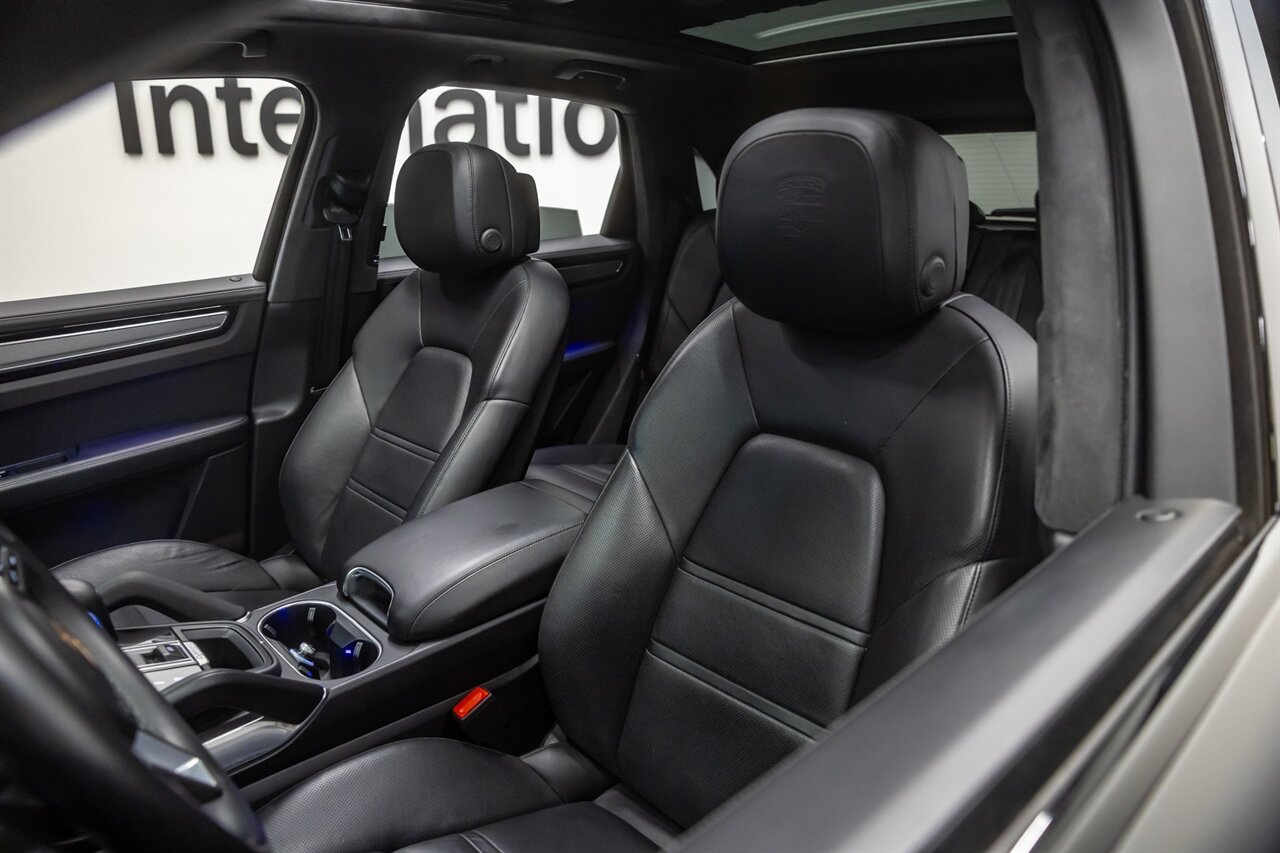 2019 Porsche Cayenne Turbo   - Photo 2 - Springfield, MO 65802