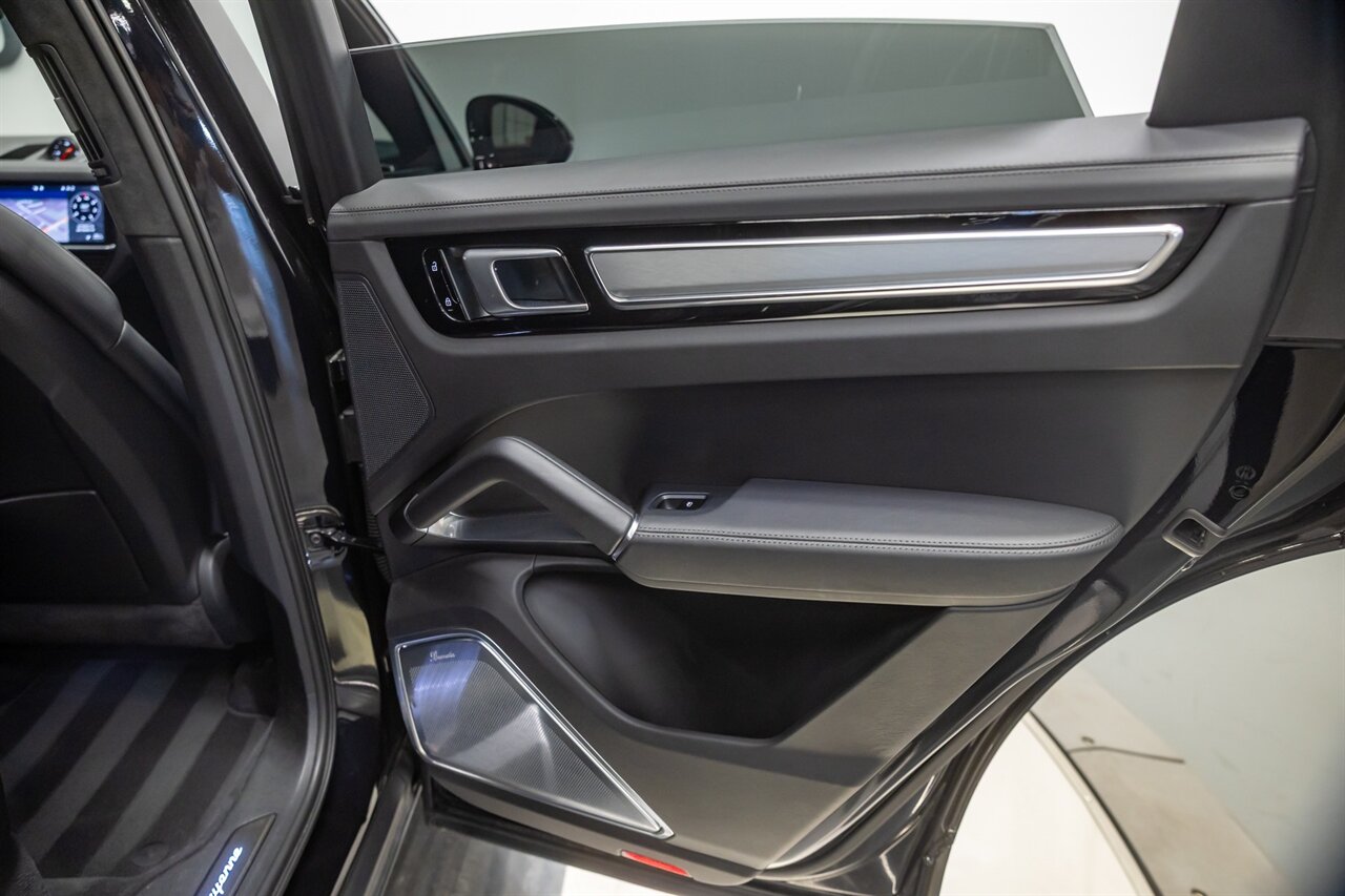 2019 Porsche Cayenne Turbo   - Photo 58 - Springfield, MO 65802