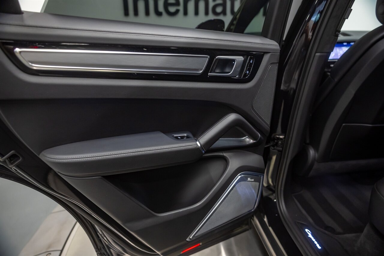 2019 Porsche Cayenne Turbo   - Photo 36 - Springfield, MO 65802