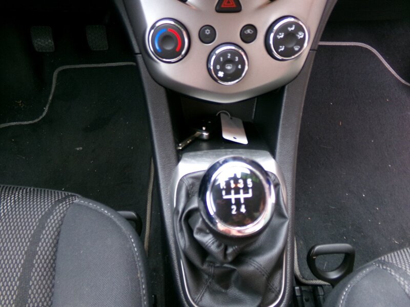 2016 Chevrolet Sonic LT - Photo 31