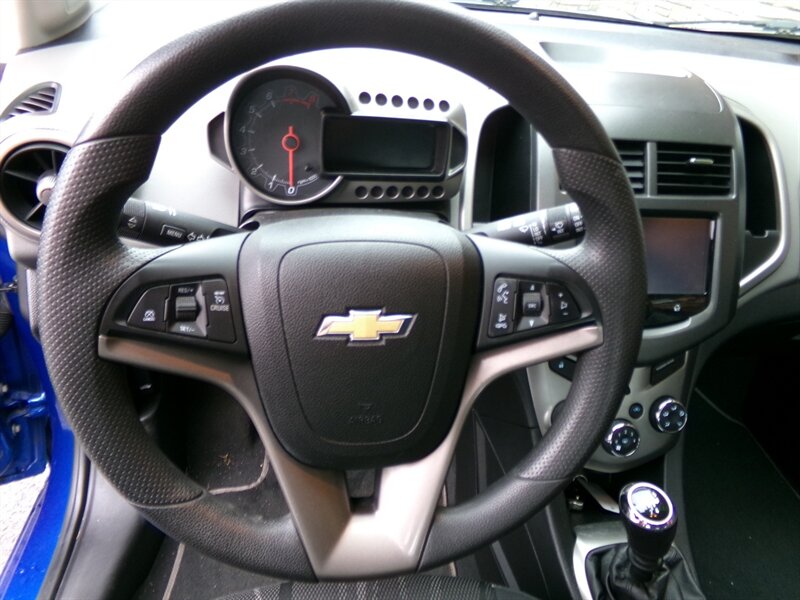 2016 Chevrolet Sonic LT - Photo 13