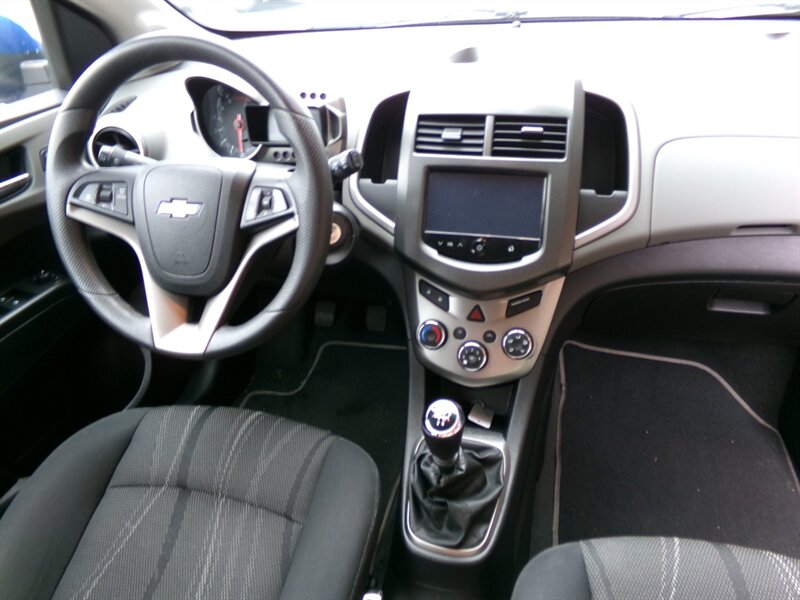 2016 Chevrolet Sonic LT - Photo 32
