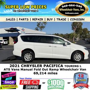 2021 Chrysler Pacifica Touring L Wheelchair Van   - Photo 5 - Laguna Hills, CA 92653