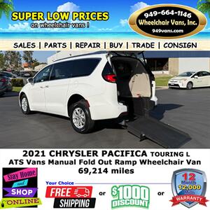 2021 Chrysler Pacifica Touring L Wheelchair Van   - Photo 3 - Laguna Hills, CA 92653