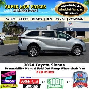 2024 Toyota Sienna LE  Wheelchair Van   - Photo 4 - Laguna Hills, CA 92653