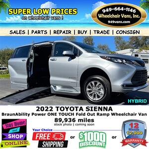 2022 Toyota Sienna LE Wheelchair Van Minivan
