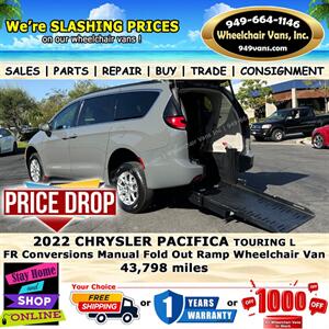 2022 Chrysler Pacifica Wheelchair Van   - Photo 2 - Laguna Hills, CA 92653