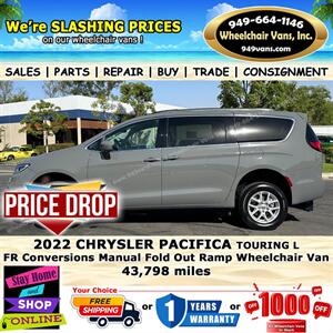 2022 Chrysler Pacifica Wheelchair Van   - Photo 7 - Laguna Hills, CA 92653