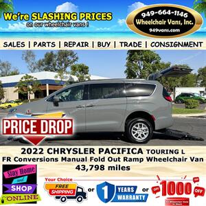 2022 Chrysler Pacifica Wheelchair Van   - Photo 4 - Laguna Hills, CA 92653