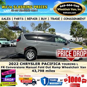 2022 Chrysler Pacifica Wheelchair Van   - Photo 3 - Laguna Hills, CA 92653