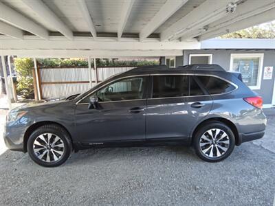 2017 Subaru Outback 2.5i Limited - Photo 2 - Kirkland, WA 98033