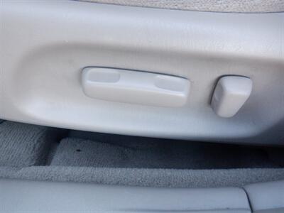 2002 Toyota Camry LE   - Photo 5 - Kirkland, WA 98033