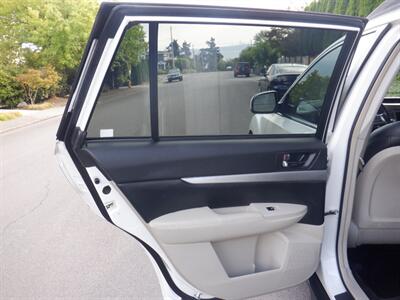 2014 Subaru Outback 2.5i Premium   - Photo 15 - Kirkland, WA 98033