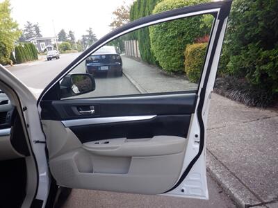 2014 Subaru Outback 2.5i Premium   - Photo 12 - Kirkland, WA 98033