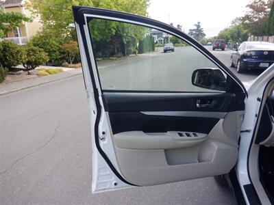 2014 Subaru Outback 2.5i Premium   - Photo 14 - Kirkland, WA 98033