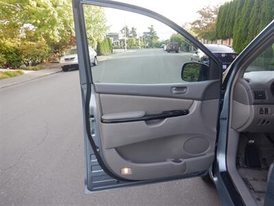 2005 Toyota Sienna CE 7 Passenger   - Photo 14 - Kirkland, WA 98033