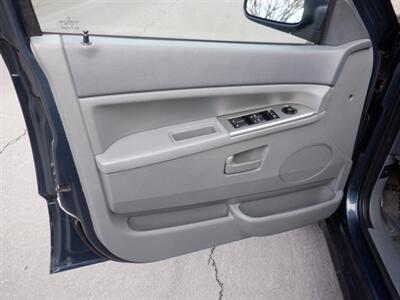 2007 Jeep Grand Cherokee Laredo Laredo 4dr SUV   - Photo 14 - Kirkland, WA 98033