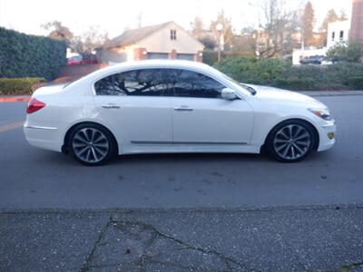 2013 Hyundai Genesis 5.0L R-Spec   - Photo 6 - Kirkland, WA 98033