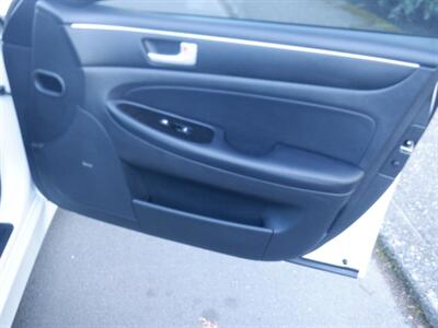 2013 Hyundai Genesis 5.0L R-Spec   - Photo 19 - Kirkland, WA 98033