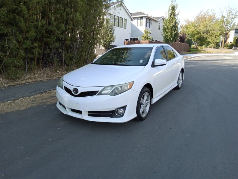 2012 Toyota Camry SE   - Photo 1 - Kirkland, WA 98033