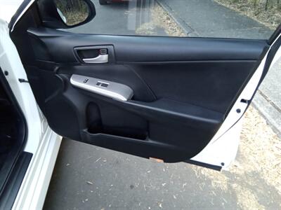 2012 Toyota Camry SE - Photo 19 - Kirkland, WA 98033