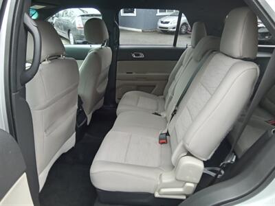 2013 Ford Explorer AWD   - Photo 10 - Kirkland, WA 98033