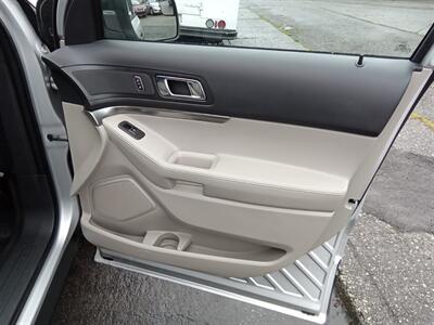 2013 Ford Explorer AWD   - Photo 18 - Kirkland, WA 98033