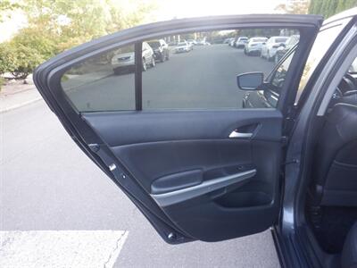 2009 Honda Accord EX-L   - Photo 15 - Kirkland, WA 98033