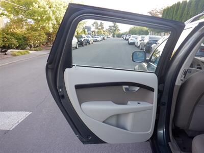 2010 Volvo XC70 3.2   - Photo 12 - Kirkland, WA 98033