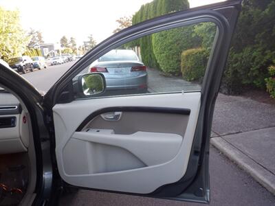 2010 Volvo XC70 3.2   - Photo 17 - Kirkland, WA 98033