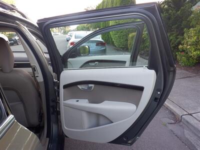2010 Volvo XC70 3.2   - Photo 18 - Kirkland, WA 98033